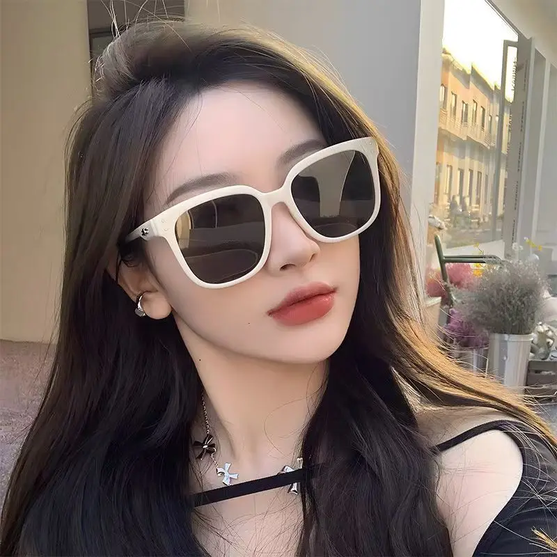 Women's milk white square sunglasses, women's high-end ins style plain sunshades, retro versatile UV-proof sunglasses
Women's milk white square sunglasses, women's high-end ins style plain sunshades, retro versatile UV-proof sunglasses