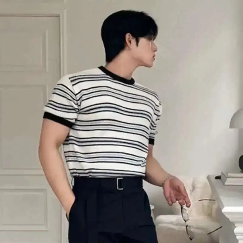 2025 Niche Design Men's T-shirts Round Neck Striped Contrats Color Trendy Menswear Short Sleeve Pullover Male Tees Chic
2025 Niche Design Men's T-shirts Round Neck Striped Contrats Color Trendy Menswear Short Sleeve Pullover Male Tees Chic