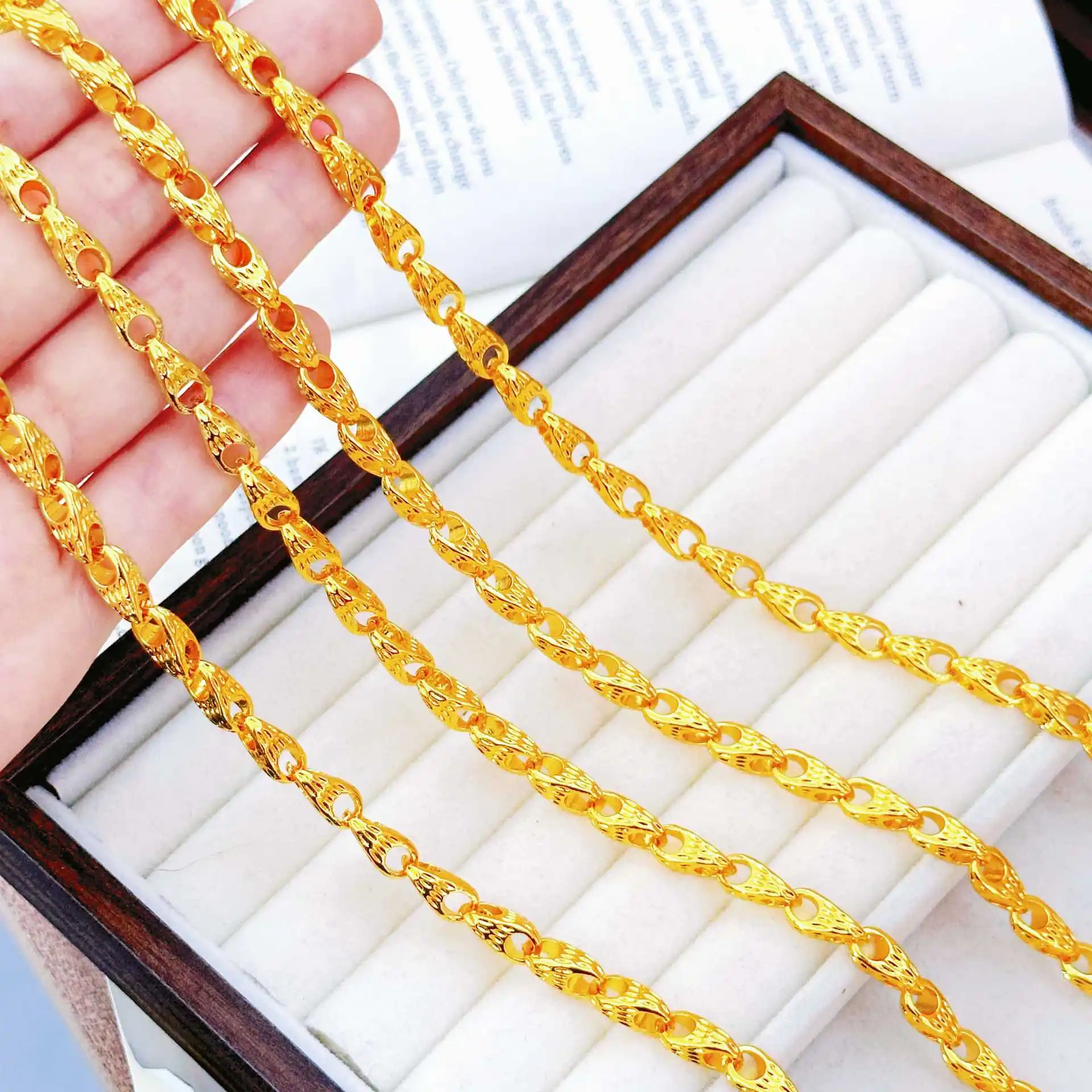 Exquisitely Polished 6mm Melon Seed Chain Domineering Necklace For Men 24K Gold AU999, smooth chain not easy to knot
Exquisitely Polished 6mm Melon Seed Chain Domineering Necklace For Men 24K Gold AU999, smooth chain not easy to knot