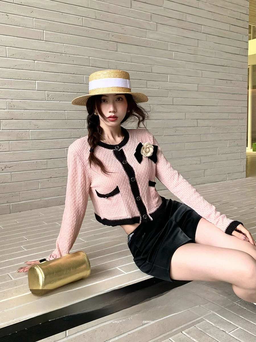 Женский укороченный вязаный кардиган с ретро-текстурой и цветовыми блоками, приталенный, весенняя верхняя одежда, коллекция Poem
Женский укороченный вязаный кардиган с ретро-текстурой и цветовыми блоками, приталенный, весенняя верхняя одежда, коллекция Poem