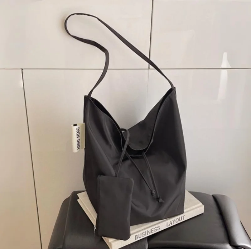 Women Retro Solid Color Tote Bag Drawstring Wear-resistant Shoulder Bag Mini Card Bag Pendant Simple Versatile Commute Shop Bag
Women Retro Solid Color Tote Bag Drawstring Wear-resistant Shoulder Bag Mini Card Bag Pendant Simple Versatile Commute Shop Bag