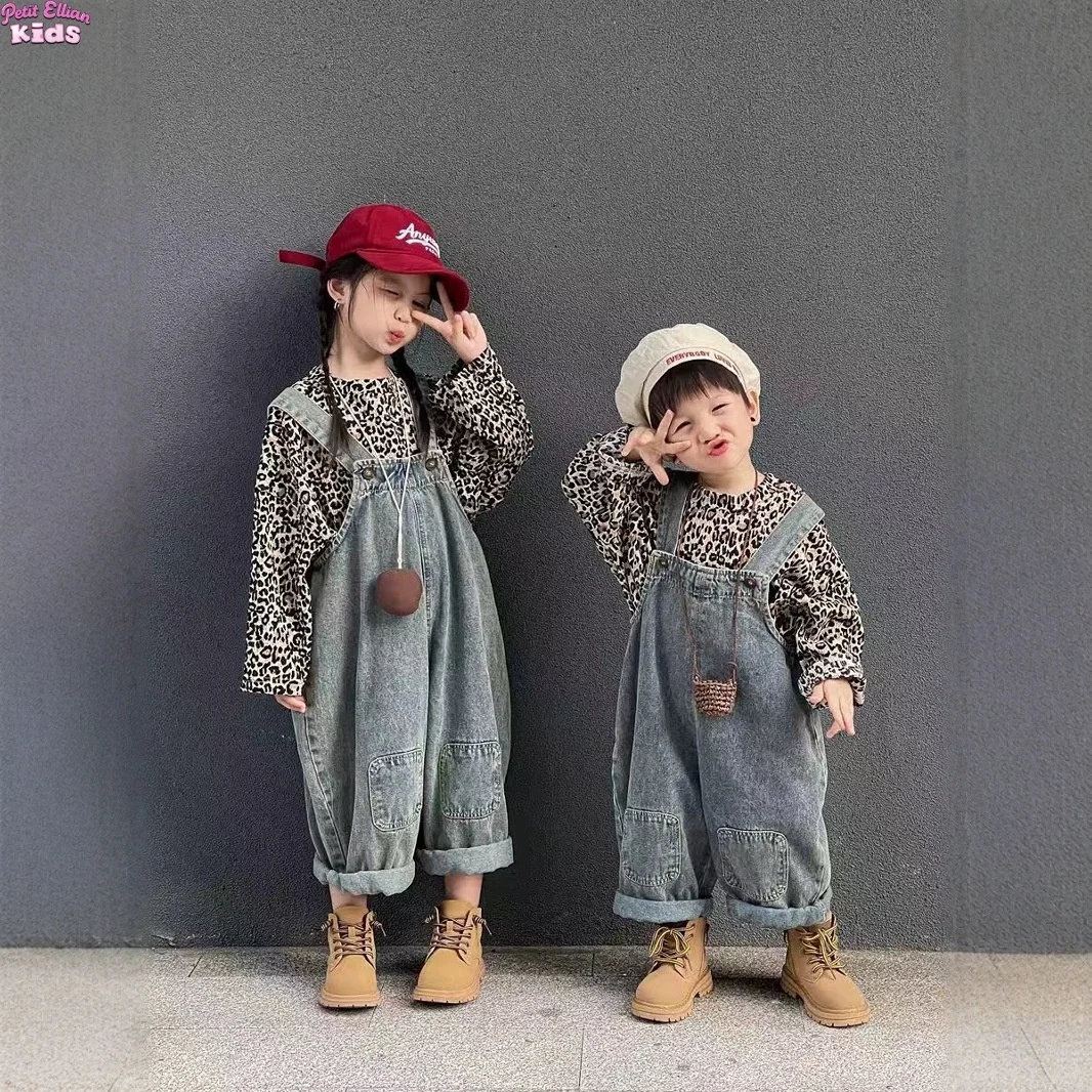 2-7Y Kids Cotton Patch Denim Overalls Boys Girls Fashion Outfit Children Trendy Loose Suspender Pants Long Leopard Print Shirt
2-7Y Kids Cotton Patch Denim Overalls Boys Girls Fashion Outfit Children Trendy Loose Suspender Pants Long Leopard Print Shirt