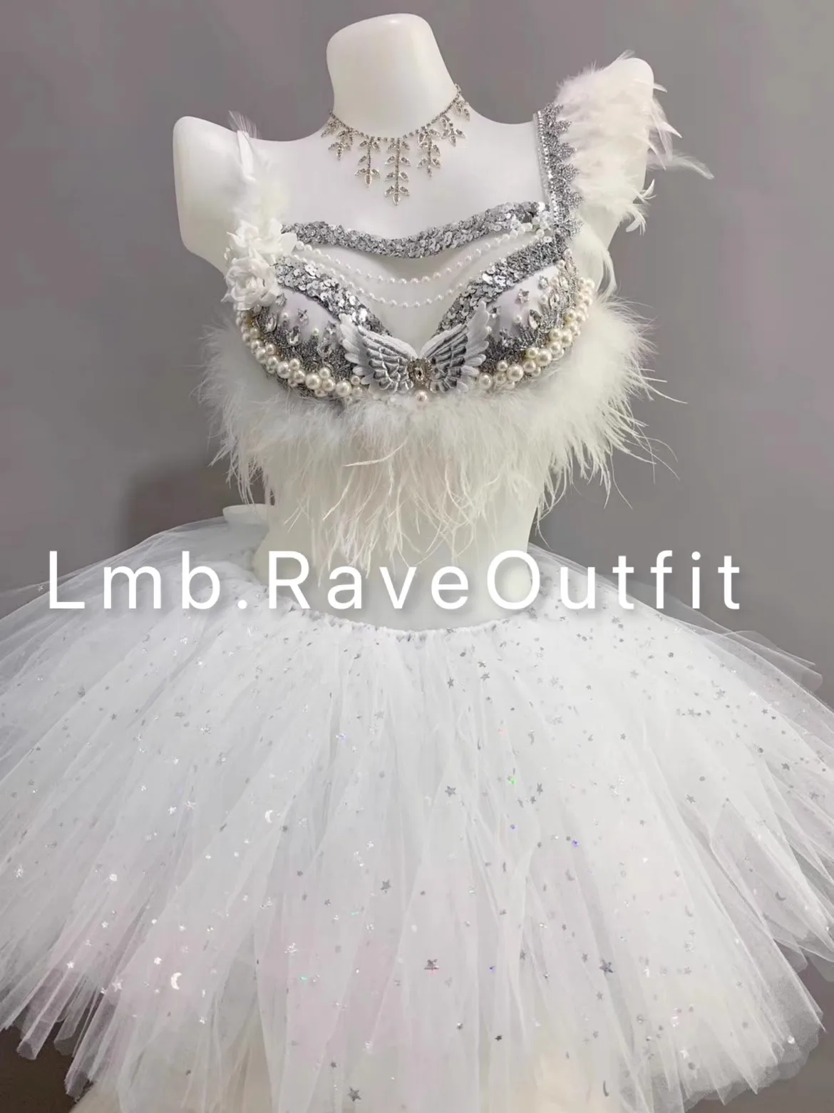 White Feather Pearl Sequin Sexy Top+Dress Set Female Singer Bar Nightclub Party Rave Outfits Birthday Prom Dance Stage Costume
White Feather Pearl Sequin Sexy Top+Dress Set Female Singer Bar Nightclub Party Rave Outfits Birthday Prom Dance Stage Costume