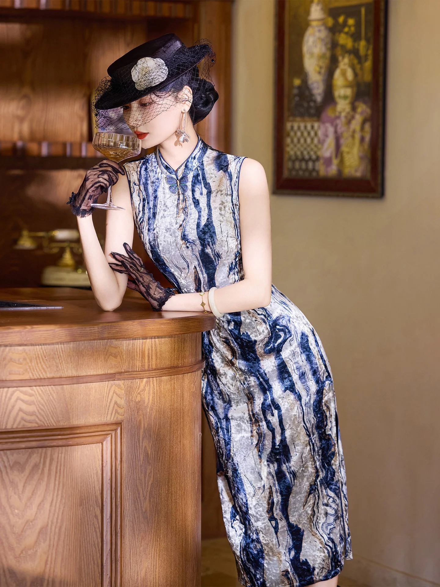Young Sle Velvet Svel Gown Vintage Republic of Chi Low Slit Long Qipao for Annual Meeting
Young Sle Velvet Svel Gown Vintage Republic of Chi Low Slit Long Qipao for Annual Meeting