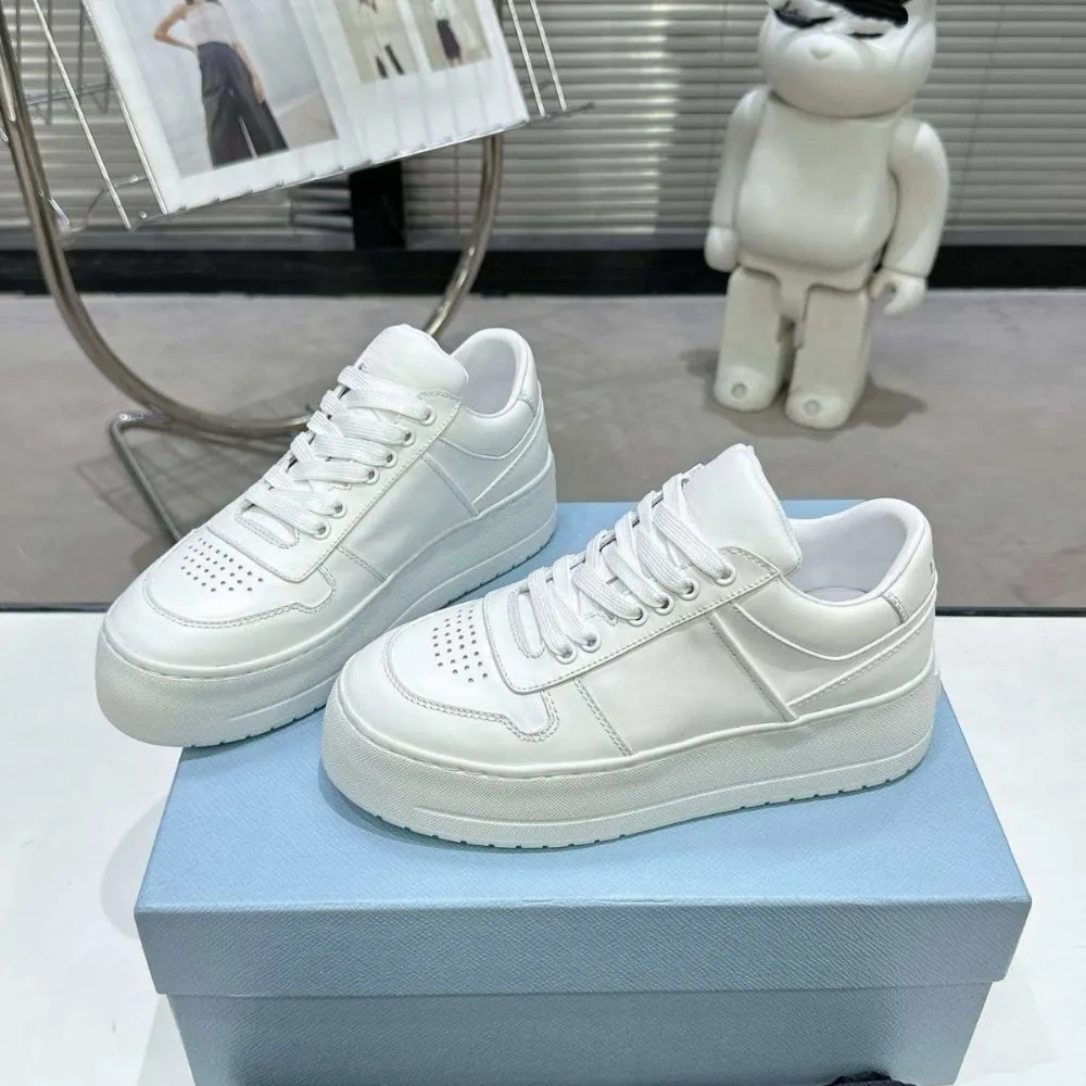2026 Spring Summer New Women's Color-Block Platform White Sneakers Genuine Leather Breathable Lace Up Shoes All-Matching Clean Girl Aesthetic 5cm Height Boost Invisible Lift Lightweight Rubber Sole for Women Girls Daily Outfit Work School Travel
2026 Spring Summer New Women's Color-Block Platform White Sneakers Genuine Leather Breathable Lace Up Shoes All-Matching Clean Girl Aesthetic 5cm Height Boost Invisible Lift Lightweight Rubber Sole for Women Girls Daily Outfit Work School Travel