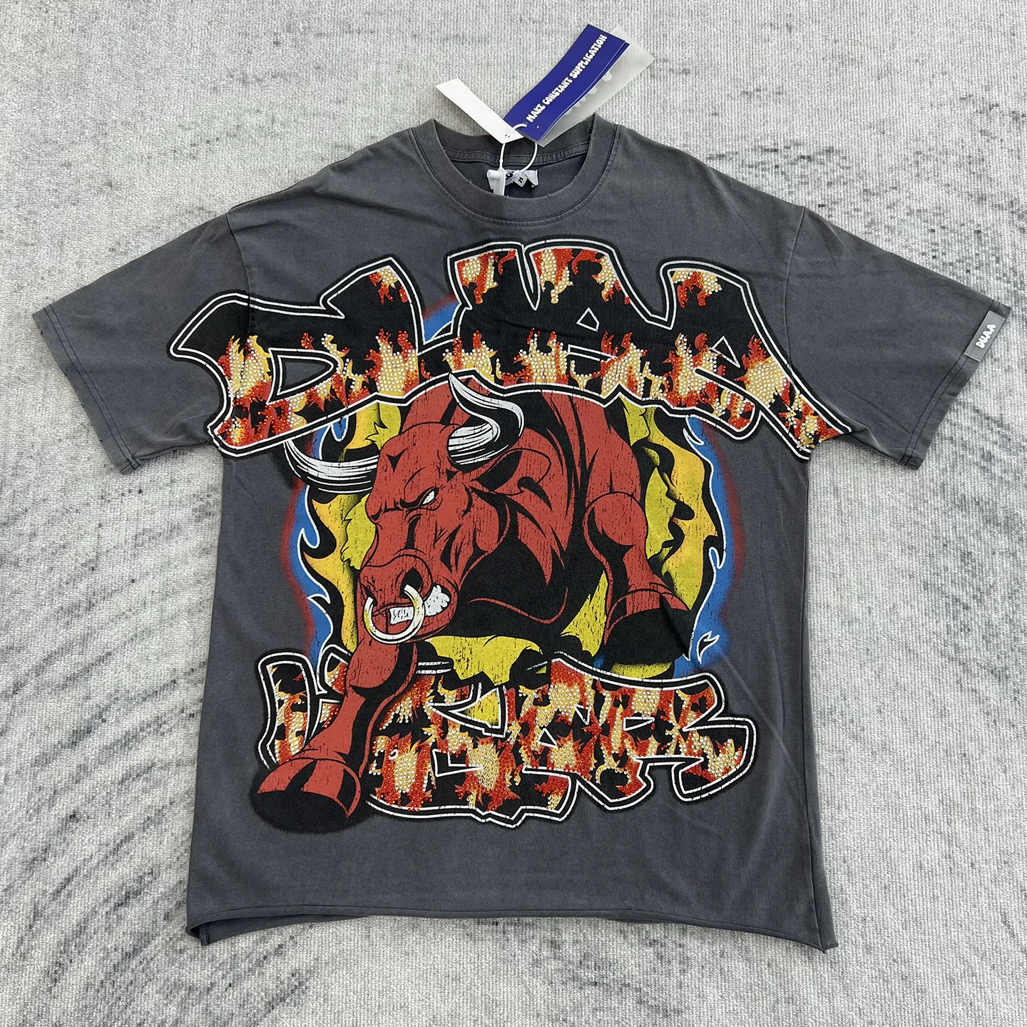 American Streetwear Hip Hop White Ink Direct Spray Print T-Shirt Rhinestone Vintage Washed Loose Cuffed Short Sleeve Top
American Streetwear Hip Hop White Ink Direct Spray Print T-Shirt Rhinestone Vintage Washed Loose Cuffed Short Sleeve Top