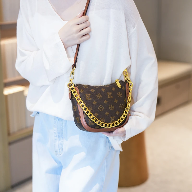 Стильная популярная женская сумка через плечо и сумка-тоут - натуральная кожа высокого качества от дизайнерского бренда
Стильная популярная женская сумка через плечо и сумка-тоут - натуральная кожа высокого качества от дизайнерского бренда