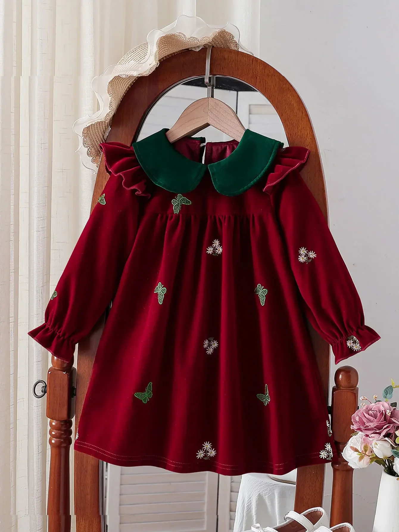 3-6Y Kids Vintage Princess Dress 2025 Baby Girls Velvet Dress Clothes Embroidery Contrast Peter Pan Collar Long Sleeve Dress
3-6Y Kids Vintage Princess Dress 2025 Baby Girls Velvet Dress Clothes Embroidery Contrast Peter Pan Collar Long Sleeve Dress