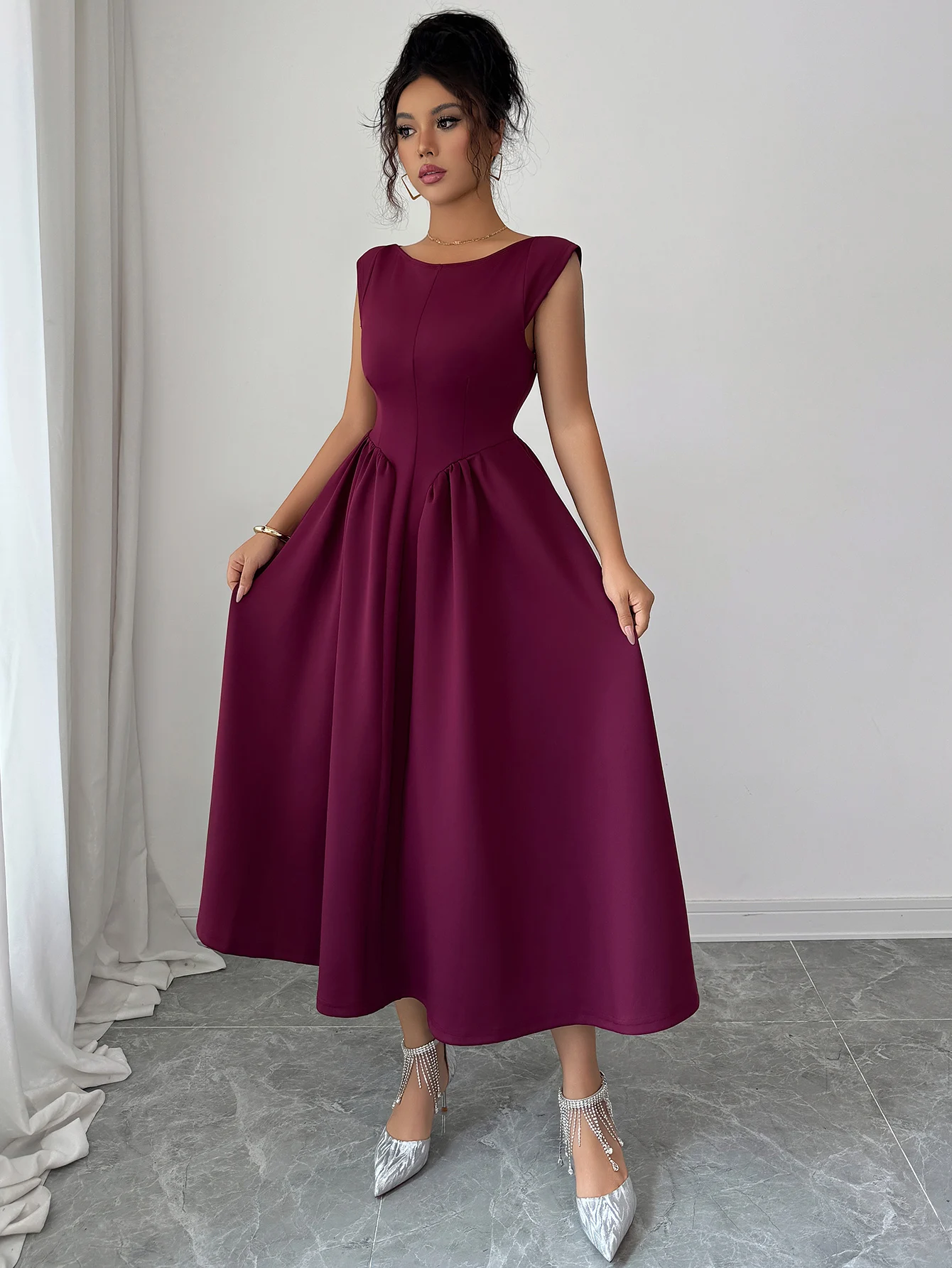 Wine Red Elegant Sleeveless Round Neck Cinched Waist Pleated Midi Party Evening Dress Vintage Style
Wine Red Elegant Sleeveless Round Neck Cinched Waist Pleated Midi Party Evening Dress Vintage Style
