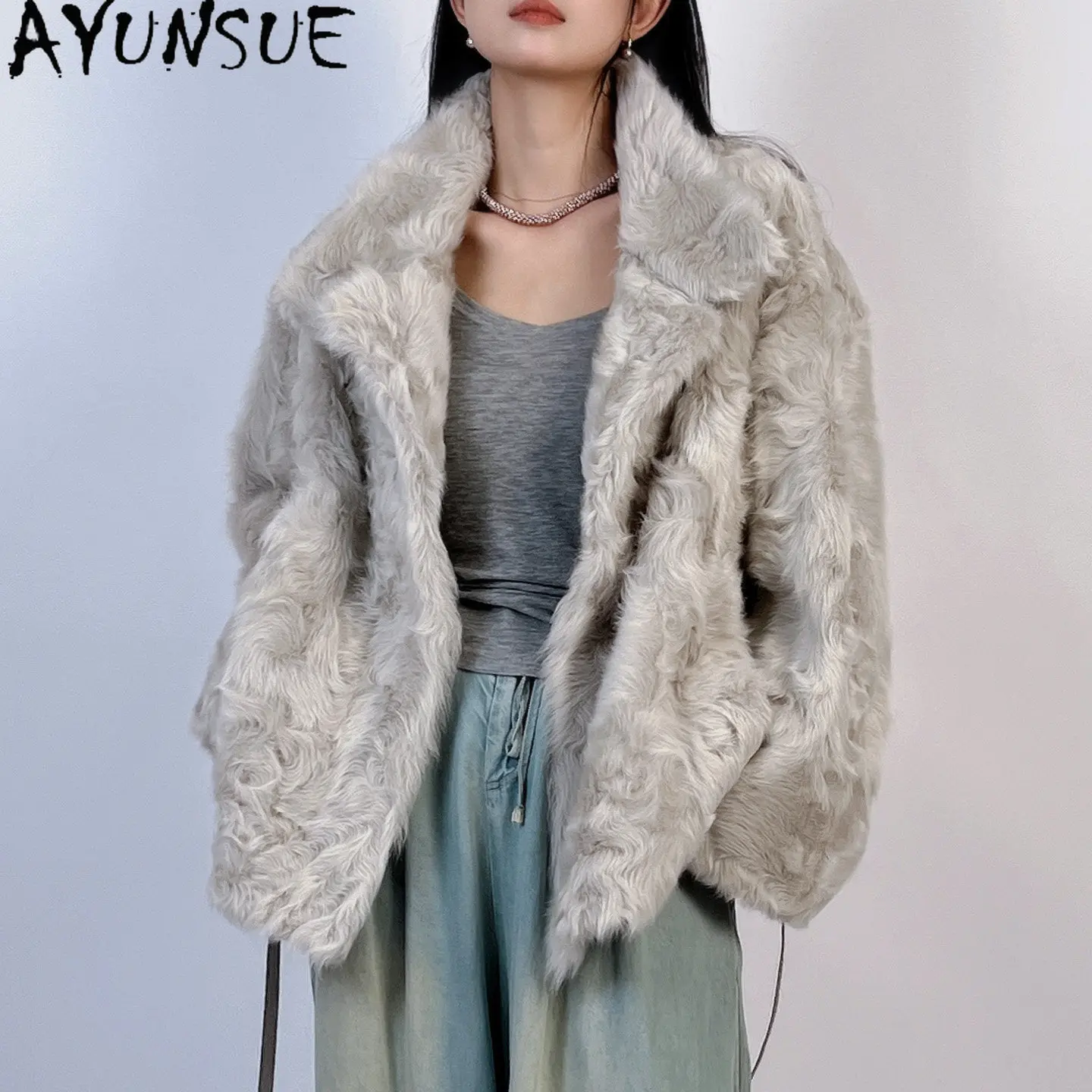 Шуба женская AYUNSUE из натуральной овечьей шерсти, теплая зимняя одежда 2026, пальто из овечьей шерсти средней длины, свободный крой
Шуба женская AYUNSUE из натуральной овечьей шерсти, теплая зимняя одежда 2026, пальто из овечьей шерсти средней длины, свободный крой