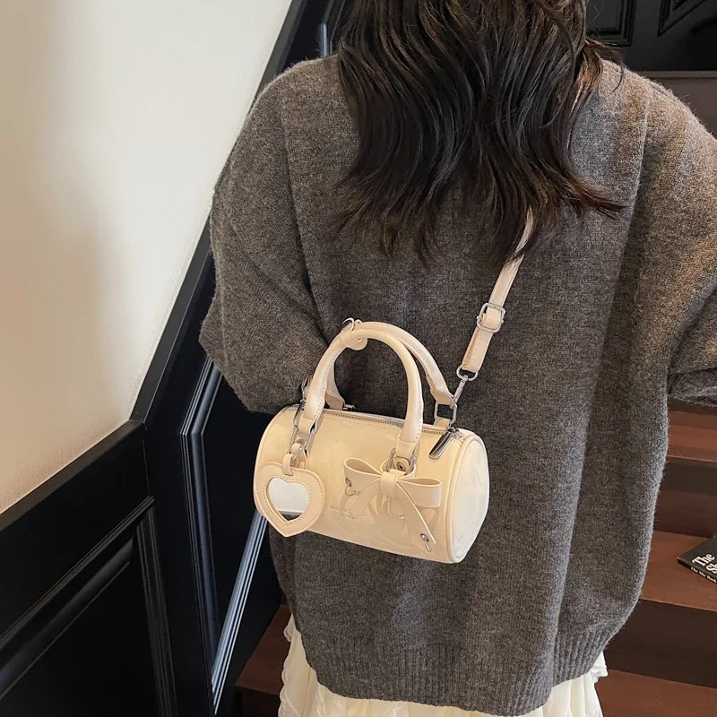 Vintage Minimalist Diaper Bag Women's Elegant Crossbody Handbag Luxury Designer Tote Leather Solid Color Commuter Bag
Vintage Minimalist Diaper Bag Women's Elegant Crossbody Handbag Luxury Designer Tote Leather Solid Color Commuter Bag