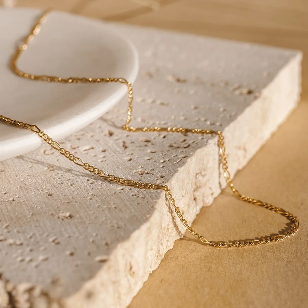 Gold Figaro Chain Oval Link 14 Carat Gold 2.5 Micron Gold Vermilion Jewelry Necklace
Gold Figaro Chain Oval Link 14 Carat Gold 2.5 Micron Gold Vermilion Jewelry Necklace