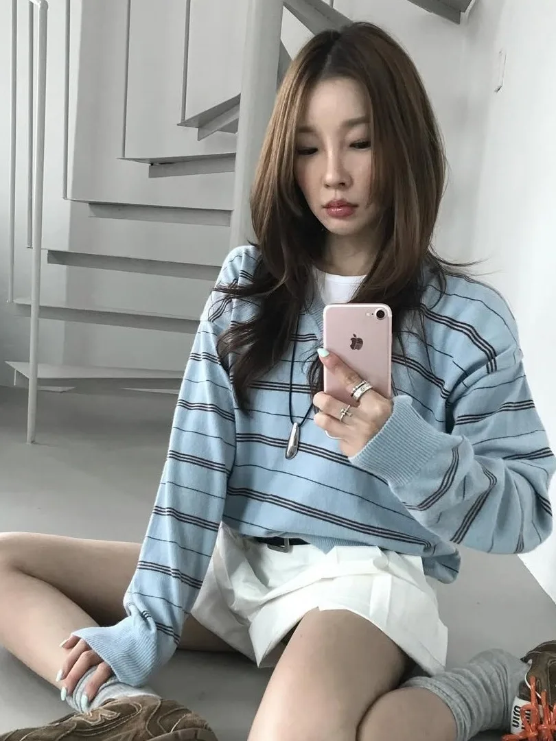 Faionable Striped V-Ne Long Sve Knitted Sweater New Arrival Women's Loose Sle Knitwear Coat Autumn 2025 Ladies' Premium
Faionable Striped V-Ne Long Sve Knitted Sweater New Arrival Women's Loose Sle Knitwear Coat Autumn 2025 Ladies' Premium