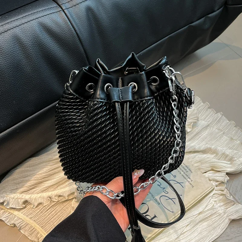 Fashion Chain Shoulder Bag Ladies Mini Small Drawstring Bucket Crossbody Bag For Women 2025 Solid Pu Leather Underarm Handbag
Fashion Chain Shoulder Bag Ladies Mini Small Drawstring Bucket Crossbody Bag For Women 2025 Solid Pu Leather Underarm Handbag