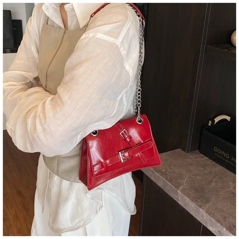 Women's Versatile Envelope Style Crossbody Bag with Chain Strap for Work, Errands, Travel and Everyday Casual Wear Tote Bag
Women's Versatile Envelope Style Crossbody Bag with Chain Strap for Work, Errands, Travel and Everyday Casual Wear Tote Bag