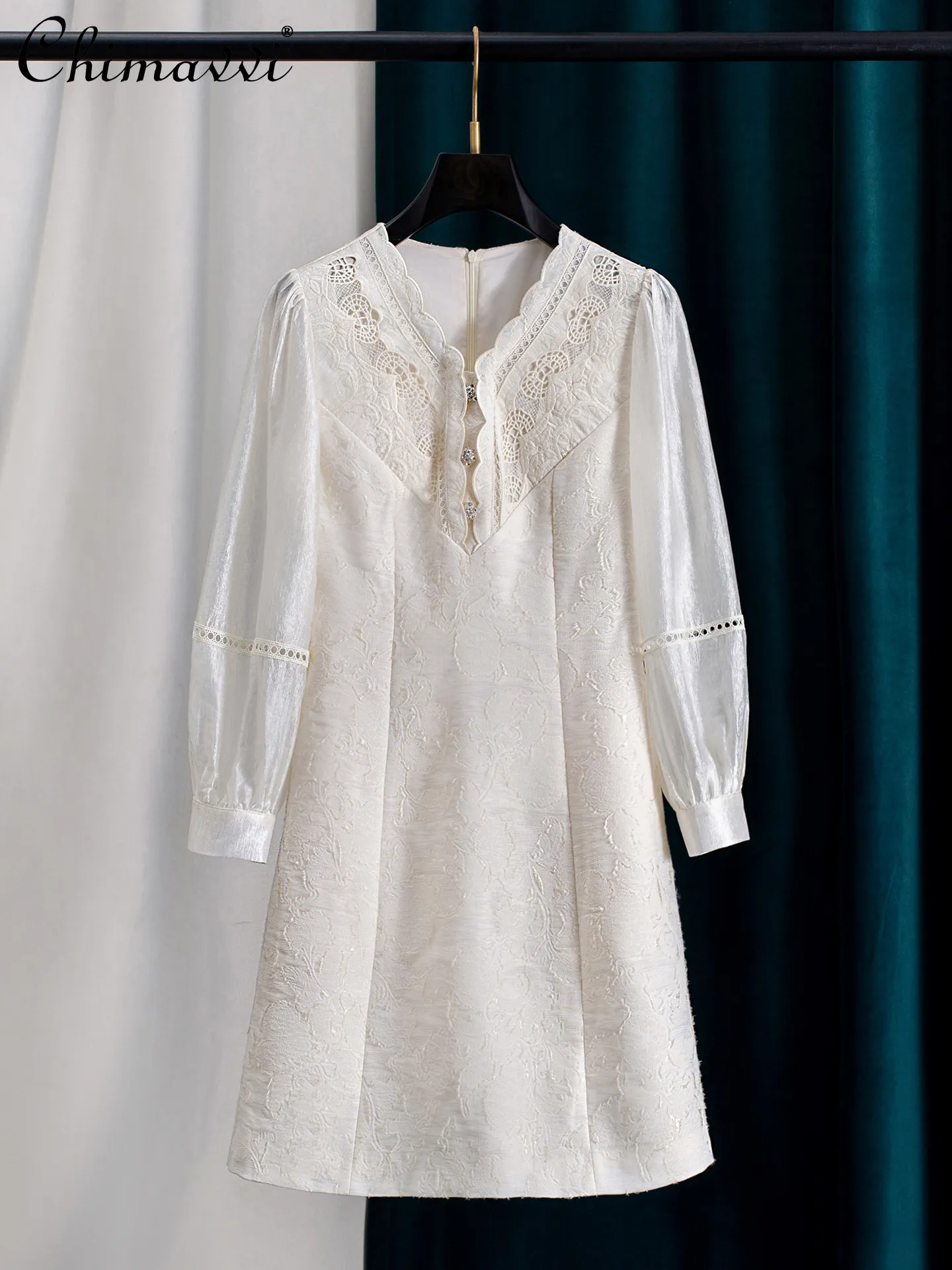 French Elegant Fashion Embroidered Lace Patchwork V-neck Lantern Sleeve High-waisted A-line White Short Dress for Women Spring
French Elegant Fashion Embroidered Lace Patchwork V-neck Lantern Sleeve High-waisted A-line White Short Dress for Women Spring