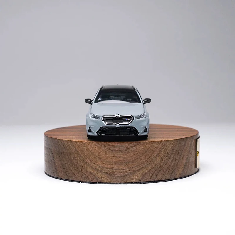 MINIGT 1/64 Scale #1096 M5 Touring Alloy Simulation Car Model Static Collection Decorated Holiday Gifts Toys
MINIGT 1/64 Scale #1096 M5 Touring Alloy Simulation Car Model Static Collection Decorated Holiday Gifts Toys