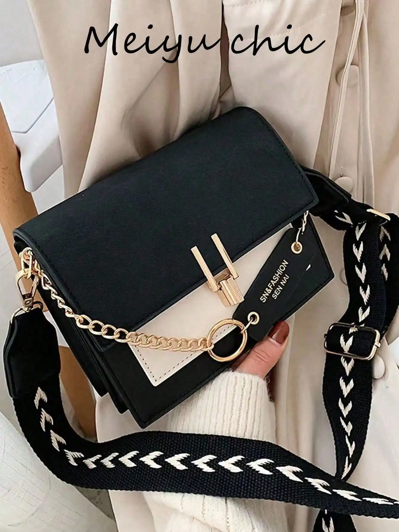 Flap Square Bag, Stylish PU Leather Women's Wallet, Fashionable Chain-Decorated Crossbody Bag, Stylish Business Casual Bag, Suitable For Office, Business And Work Occasions, The Letters On The Label Are Random.
Flap Square Bag, Stylish PU Leather Women's Wallet, Fashionable Chain-Decorated Crossbody Bag, Stylish Business Casual Bag, Suitable For Office, Business And Work Occasions, The Letters On The Label Are Random.