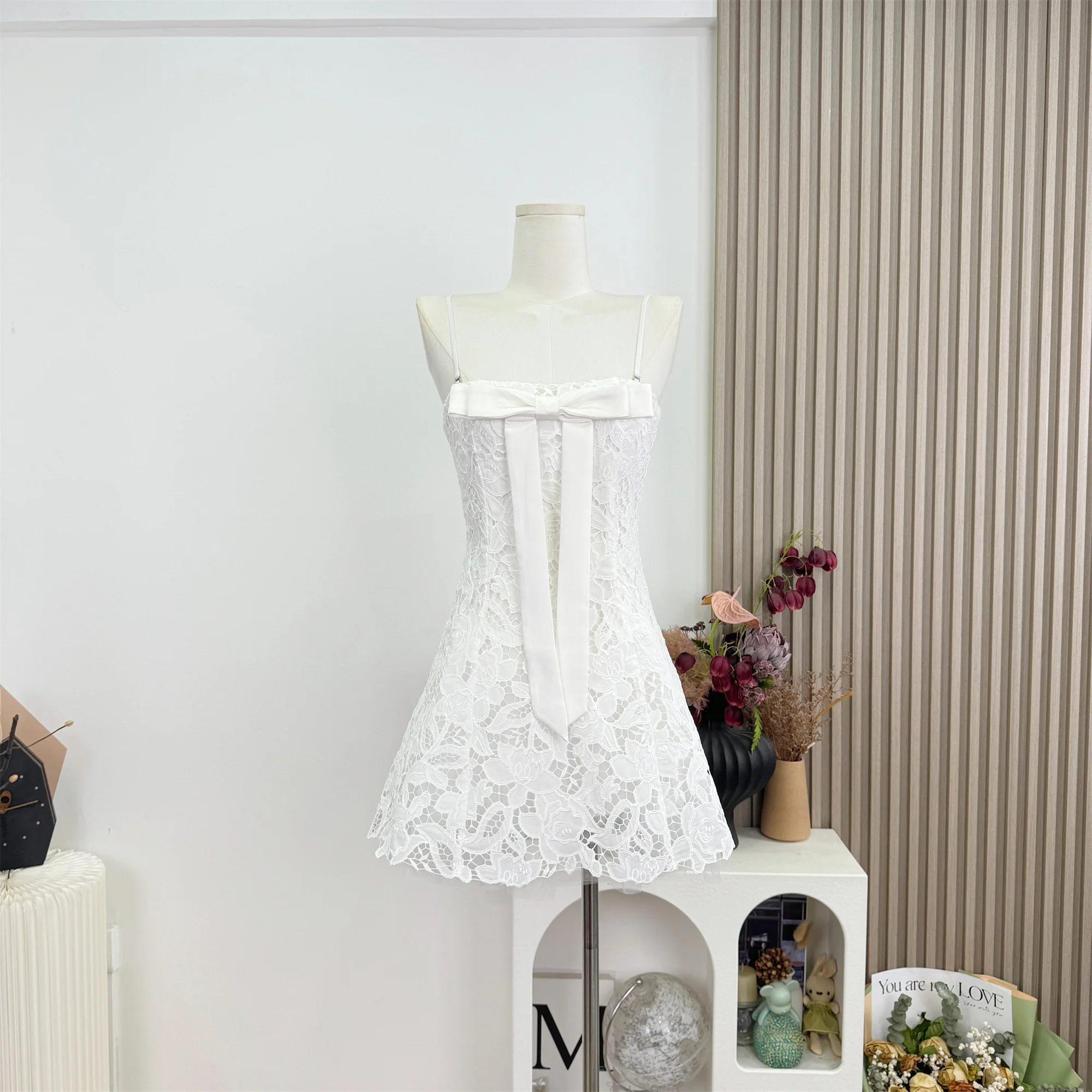 Summer French Strapless Bow Mini Dress Women Elegant Floral Embroidery Lace Dresses White Sleeveless Birthday Party Vestido F817
Summer French Strapless Bow Mini Dress Women Elegant Floral Embroidery Lace Dresses White Sleeveless Birthday Party Vestido F817