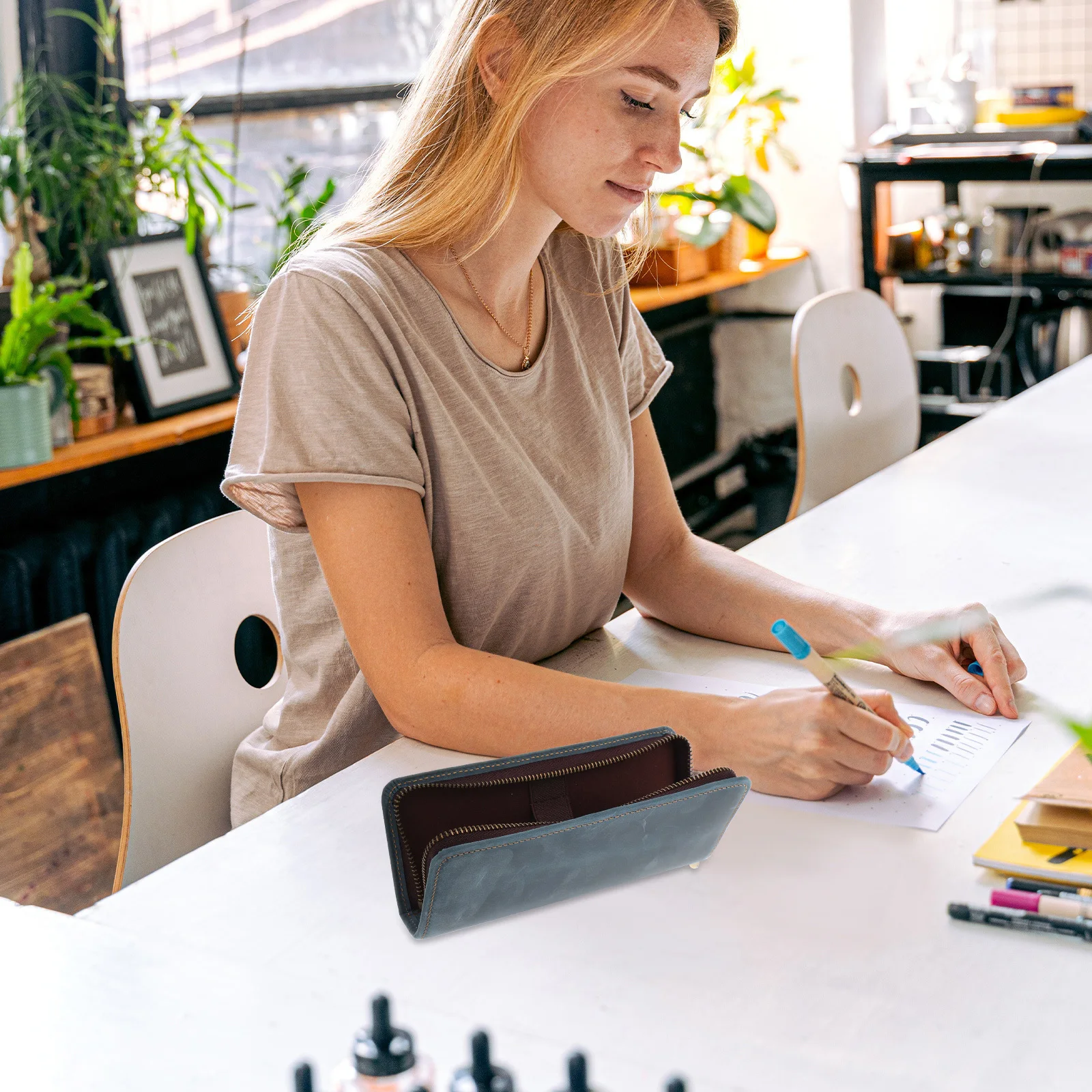 Retro Cowhide Pen Case Zippered Large Pencil Box Organizer for Office School Creative Pen Holder Pouch
Retro Cowhide Pen Case Zippered Large Pencil Box Organizer for Office School Creative Pen Holder Pouch