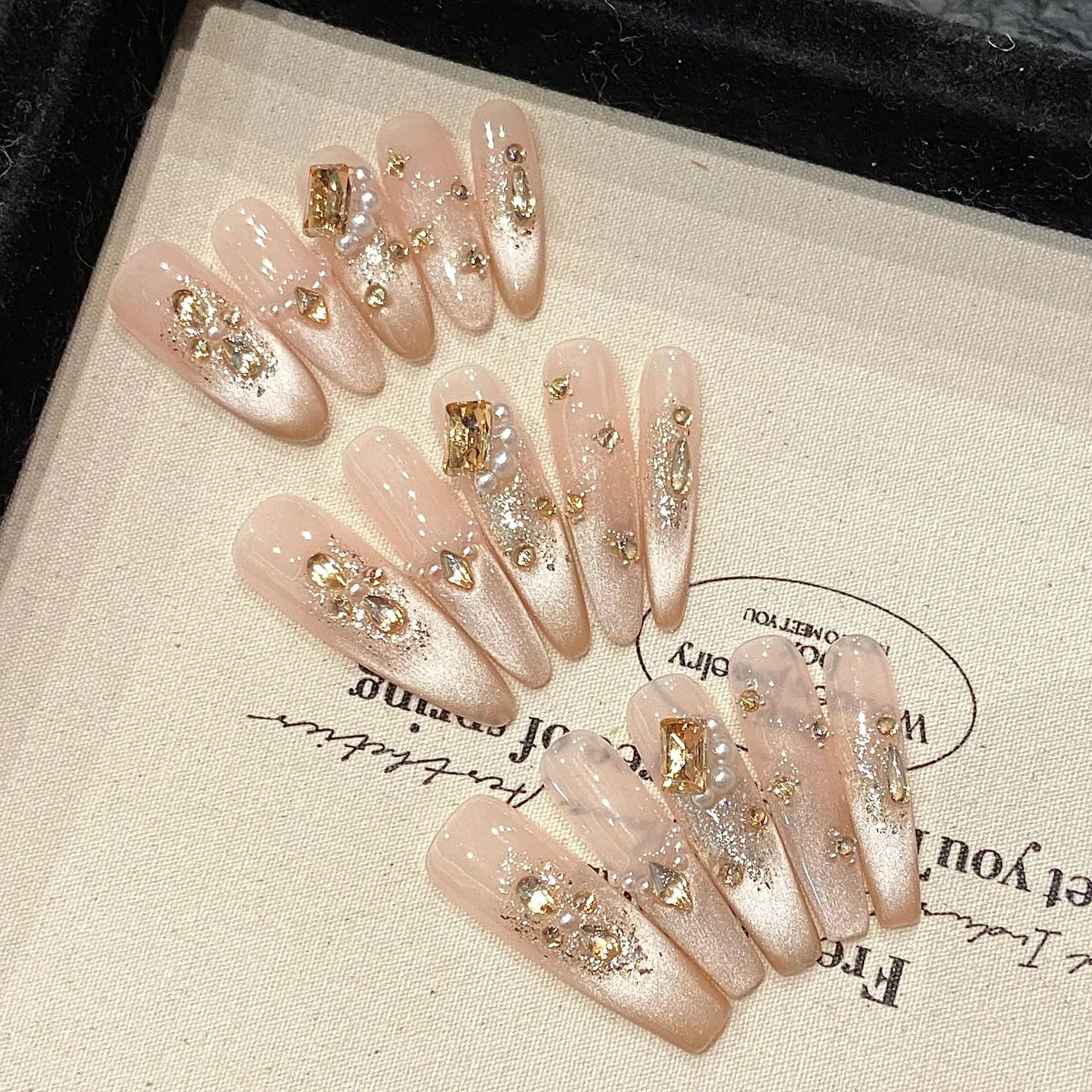 10pcs Pure Hand Pressed Oval/Stiletto/Coffin Nail Art,Nice Fake Nails,Shiny Cat's Eye With Gold Broken Diamonds,Ideal For Women
10pcs Pure Hand Pressed Oval/Stiletto/Coffin Nail Art,Nice Fake Nails,Shiny Cat's Eye With Gold Broken Diamonds,Ideal For Women