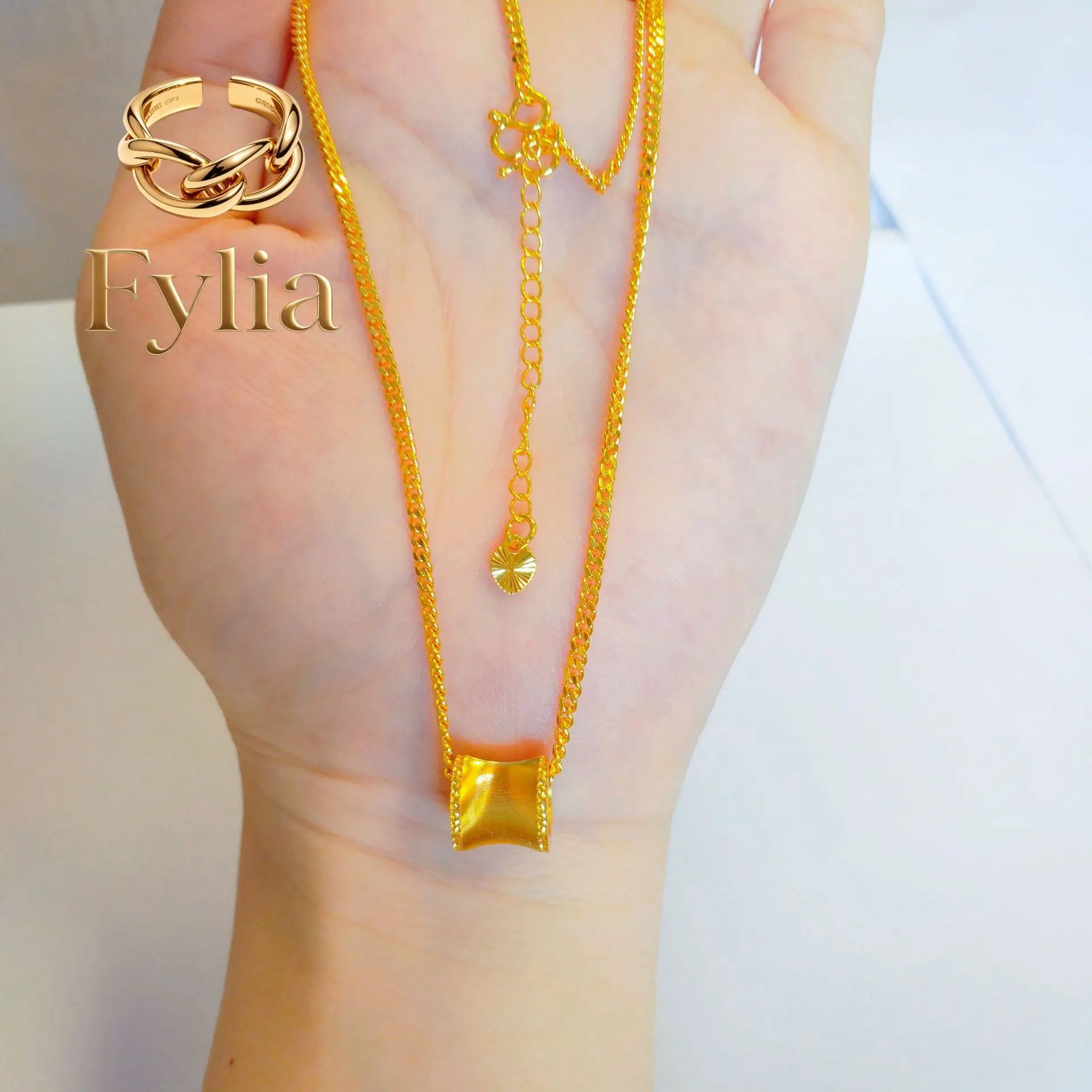 Fylia Jewelry Golden CNC cat-eye slim waist necklace 9999 24K real gold women's fashionable high-end light luxury chain jewelry
Fylia Jewelry Golden CNC cat-eye slim waist necklace 9999 24K real gold women's fashionable high-end light luxury chain jewelry