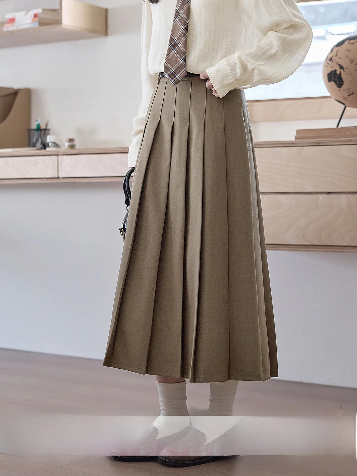 High Waist Coffee Color Half Skirt Women's Spring New Style College Style Slimming Pleated Skirt Commute Korean Style A-Line
High Waist Coffee Color Half Skirt Women's Spring New Style College Style Slimming Pleated Skirt Commute Korean Style A-Line