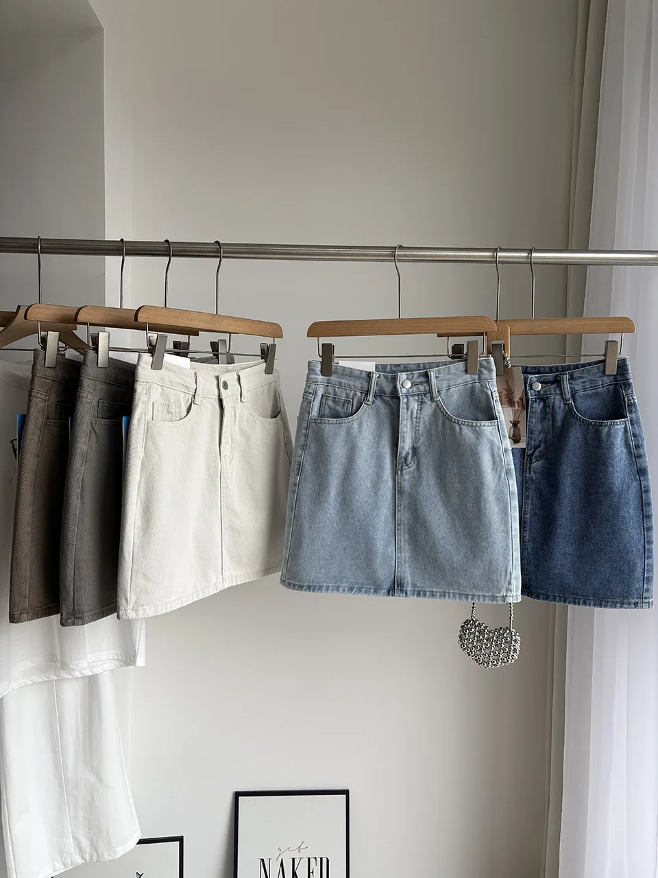 2026 Summer Women's High Waist Denim Skirts Korean Style Casual Solid Color A-Line Mini Skirt Fashionable Trend Female Skirts
2026 Summer Women's High Waist Denim Skirts Korean Style Casual Solid Color A-Line Mini Skirt Fashionable Trend Female Skirts