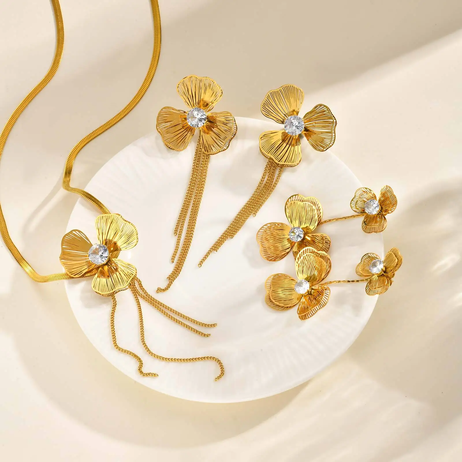 Vnox Exaggerated Flowers Pendant Necklace Earring For Women Stainless Steel CZ Zircon Trendy Jewelry Set Flat Chain Choker
Vnox Exaggerated Flowers Pendant Necklace Earring For Women Stainless Steel CZ Zircon Trendy Jewelry Set Flat Chain Choker
