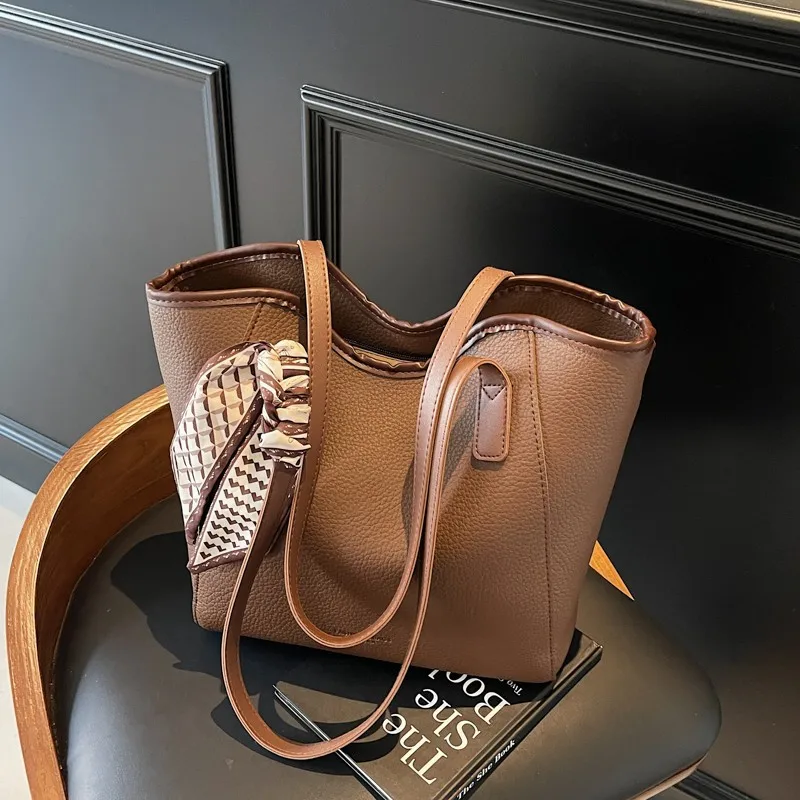 2025 Exclusive! Women's Soft Leather Texture Shoulder Bag - Lychee Pattern, Large - Capacity Retro Handbag in Casual Tote Style
2025 Exclusive! Women's Soft Leather Texture Shoulder Bag - Lychee Pattern, Large - Capacity Retro Handbag in Casual Tote Style