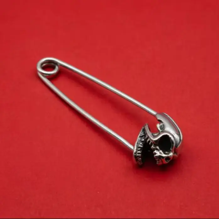 S925 Sterling Silver Skull Head Japanese and Korean Ornaments Ruppy Handsome Old Pin Earrings Male and Female Personality Chaota
S925 Sterling Silver Skull Head Japanese and Korean Ornaments Ruppy Handsome Old Pin Earrings Male and Female Personality Chaota