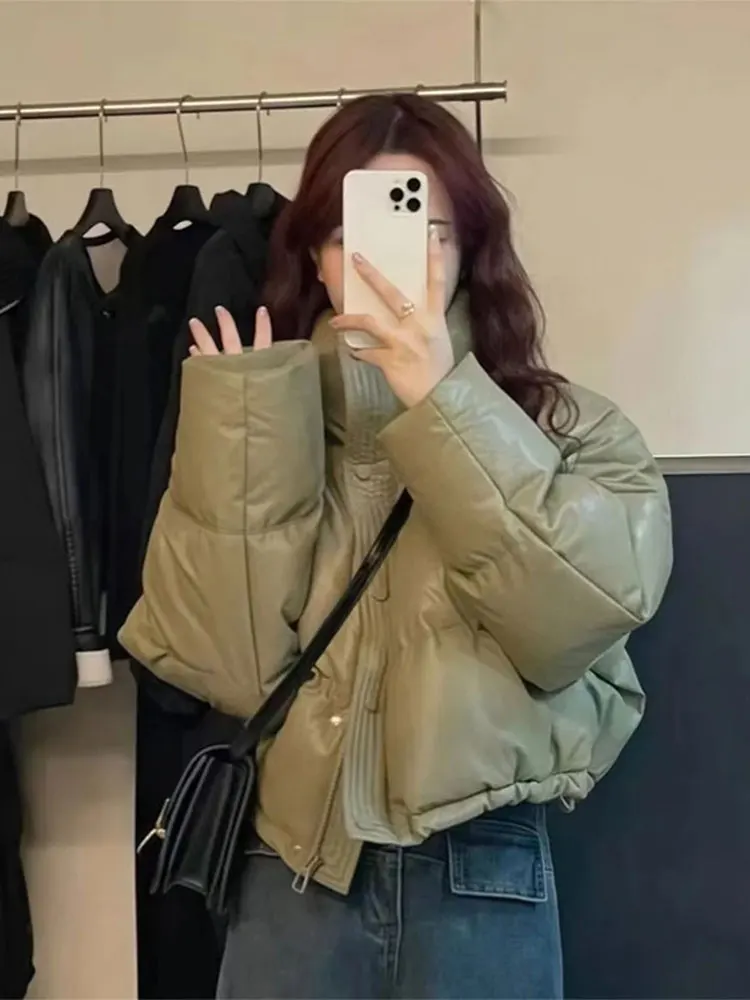 Теплая женская куртка из искусственной кожи и хлопка, новинка 2025 года, зимнее корейское свободное хлопковое пальто, женская хлопковая одежда, верхняя одежда
Теплая женская куртка из искусственной кожи и хлопка, новинка 2025 года, зимнее корейское свободное хлопковое пальто, женская хлопковая одежда, верхняя одежда