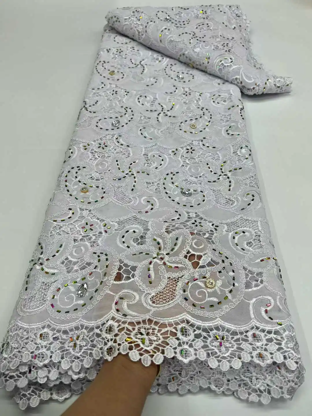 2026 Роскошная нежная мягкая хлопчатобумажная ткань с большими камнями — элегантное высококачественное лазерное кружево для свадебного и вечернего платья
2026 Роскошная нежная мягкая хлопчатобумажная ткань с большими камнями — элегантное высококачественное лазерное кружево для свадебного и вечернего платья