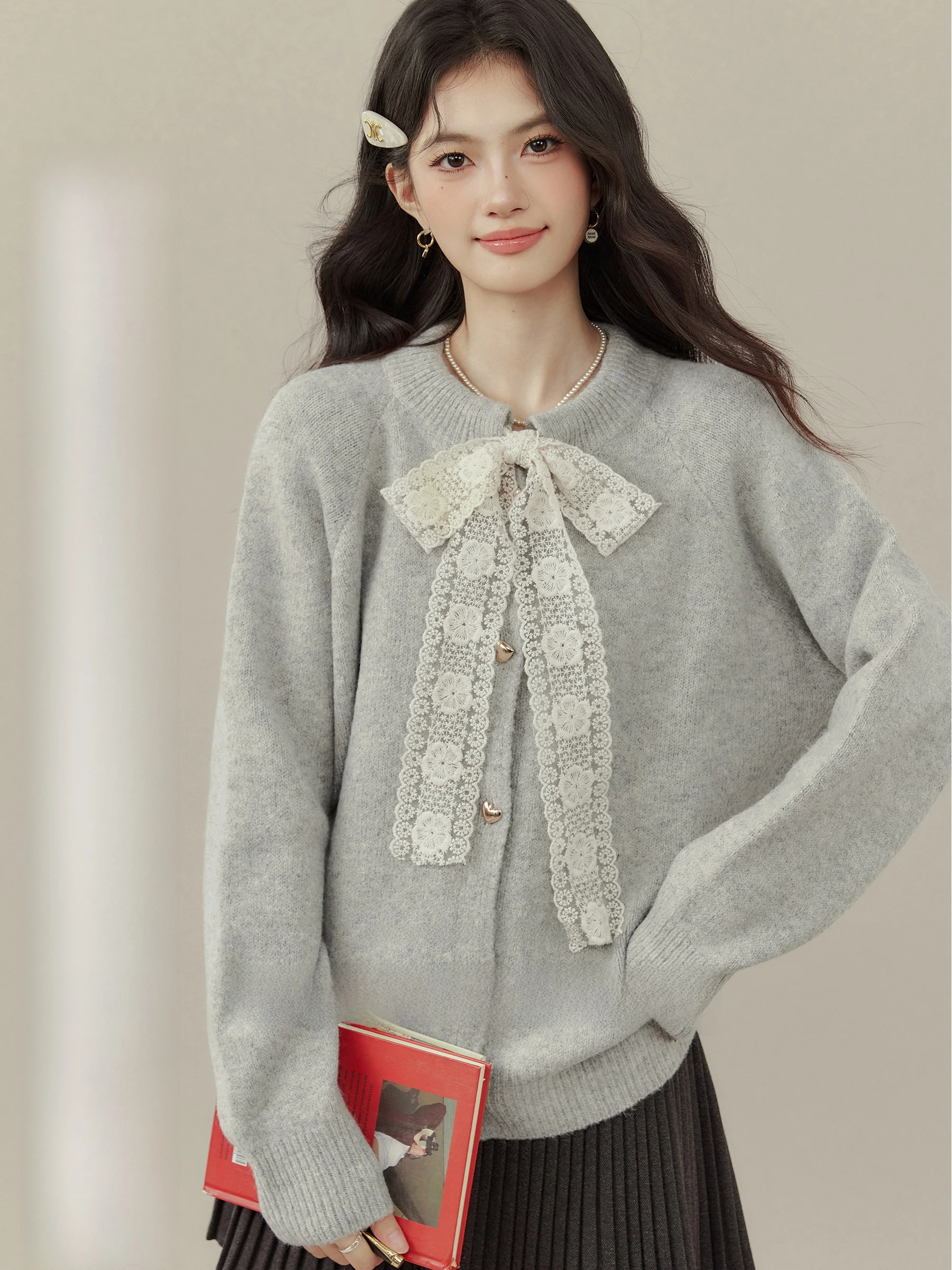 Мягкий уютный вязаный свитер-кардиган с кружевной отделкой для полных женщин, свободный крой, длинный рукав, круглый вырез, теплый, осенне-зимний, модный
Мягкий уютный вязаный свитер-кардиган с кружевной отделкой для полных женщин, свободный крой, длинный рукав, круглый вырез, теплый, осенне-зимний, модный