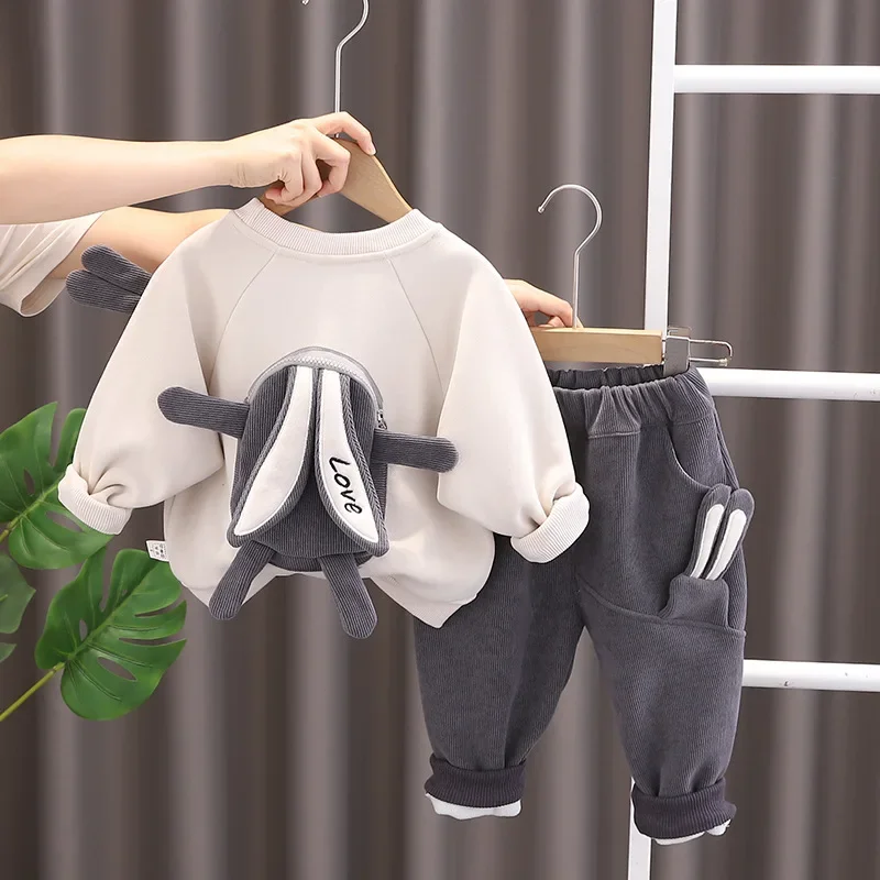 Baby and child set Winter Korean cute cartoon hoodie pants two-piece set plus cashmere warm baby boy set
Baby and child set Winter Korean cute cartoon hoodie pants two-piece set plus cashmere warm baby boy set