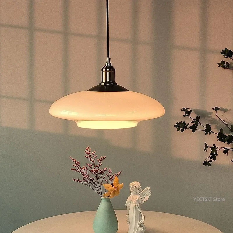 GHEUVNJ Light luxury French cream restaurant lamp, living room balcony, study pendant lamp, antique lamp, glass lamp
GHEUVNJ Light luxury French cream restaurant lamp, living room balcony, study pendant lamp, antique lamp, glass lamp