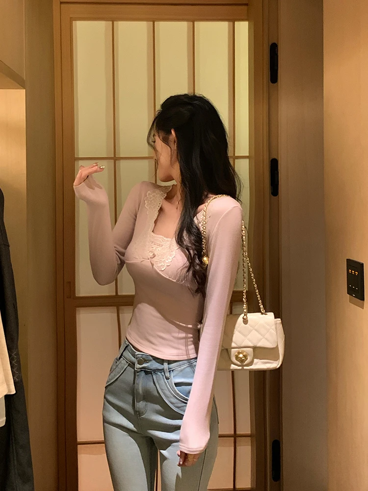 Женская облегающая футболка с длинным рукавом, V-образным вырезом, кружевной отделкой и вставками, базовый топ из смесового хлопка для повседневной носки
Женская облегающая футболка с длинным рукавом, V-образным вырезом, кружевной отделкой и вставками, базовый топ из смесового хлопка для повседневной носки