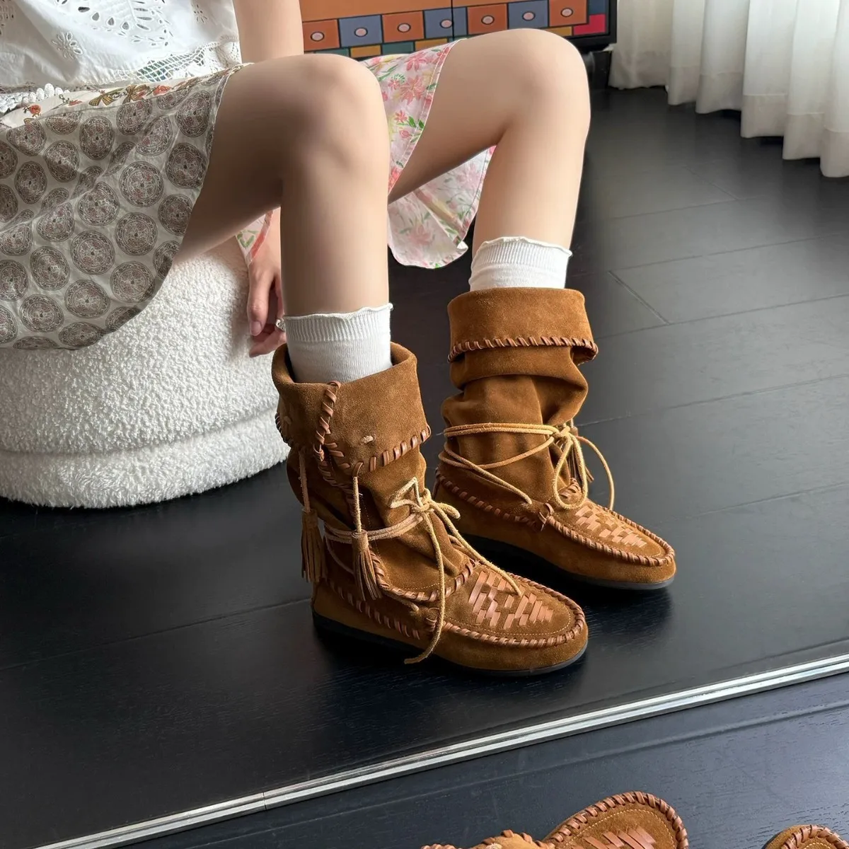 2026 Spring and Autumn Bohemian Wind Medium Tube Skinny Tie Inner Heightening Retro Tassel Foldable Pile Boots
2026 Spring and Autumn Bohemian Wind Medium Tube Skinny Tie Inner Heightening Retro Tassel Foldable Pile Boots