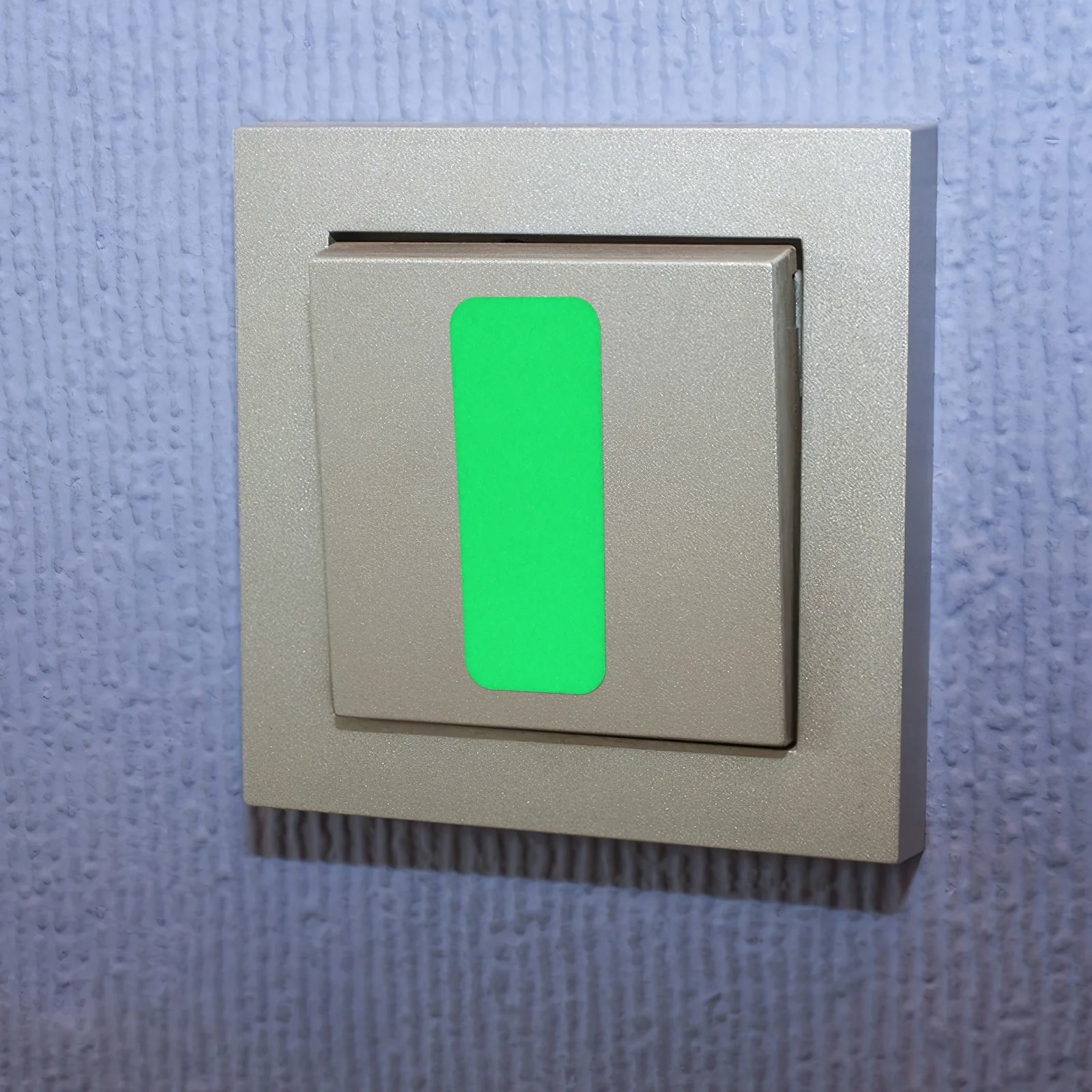 Светящаяся в темноте наклейка на выключатель света, 1 лист, для декора стен дома и офиса, светящаяся самоклеящаяся наклейка из ПВХ
Светящаяся в темноте наклейка на выключатель света, 1 лист, для декора стен дома и офиса, светящаяся самоклеящаяся наклейка из ПВХ