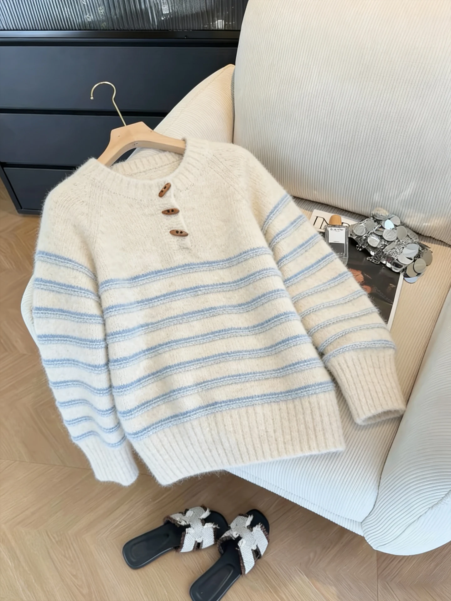 Retro Knitted Stripe Sweater Loose Fit round Ne Men's Spring Autumn Faionable Slimming Knitwear Comfortable Midweight Lon...
Retro Knitted Stripe Sweater Loose Fit round Ne Men's Spring Autumn Faionable Slimming Knitwear Comfortable Midweight Lon...