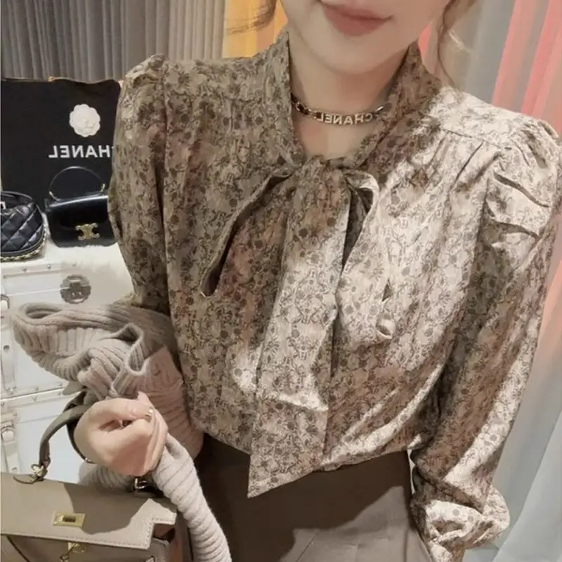 Floral Lace-up Printed Shirt for Women New Style Age-reducing Loose and Versatile Top
Floral Lace-up Printed Shirt for Women New Style Age-reducing Loose and Versatile Top