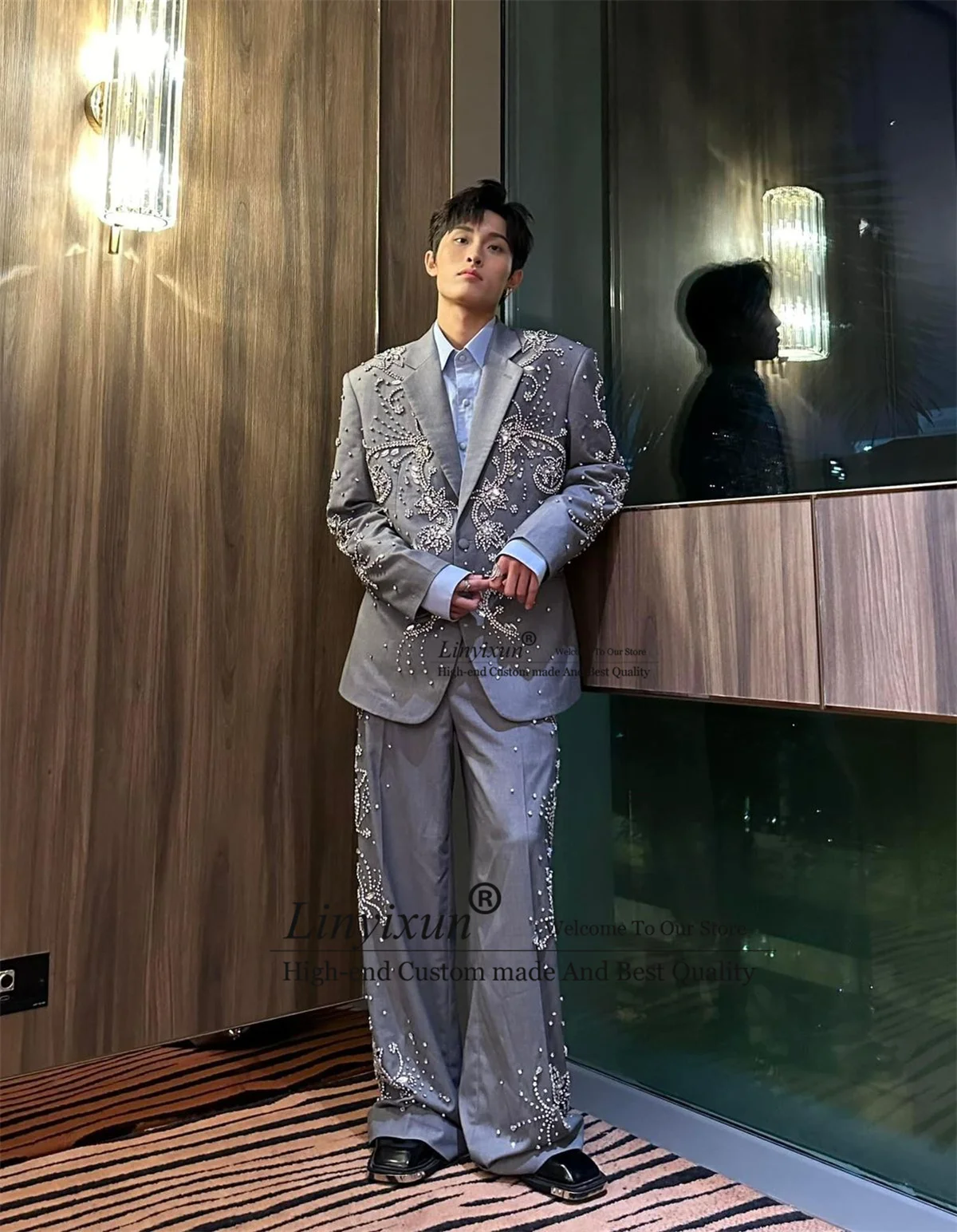 Glitter Embroidered Diamond Tuxedo Men Suit Customized Slim Groom Party Male Blazers 2 Piece Set Wedding Man Party Clothes
Glitter Embroidered Diamond Tuxedo Men Suit Customized Slim Groom Party Male Blazers 2 Piece Set Wedding Man Party Clothes