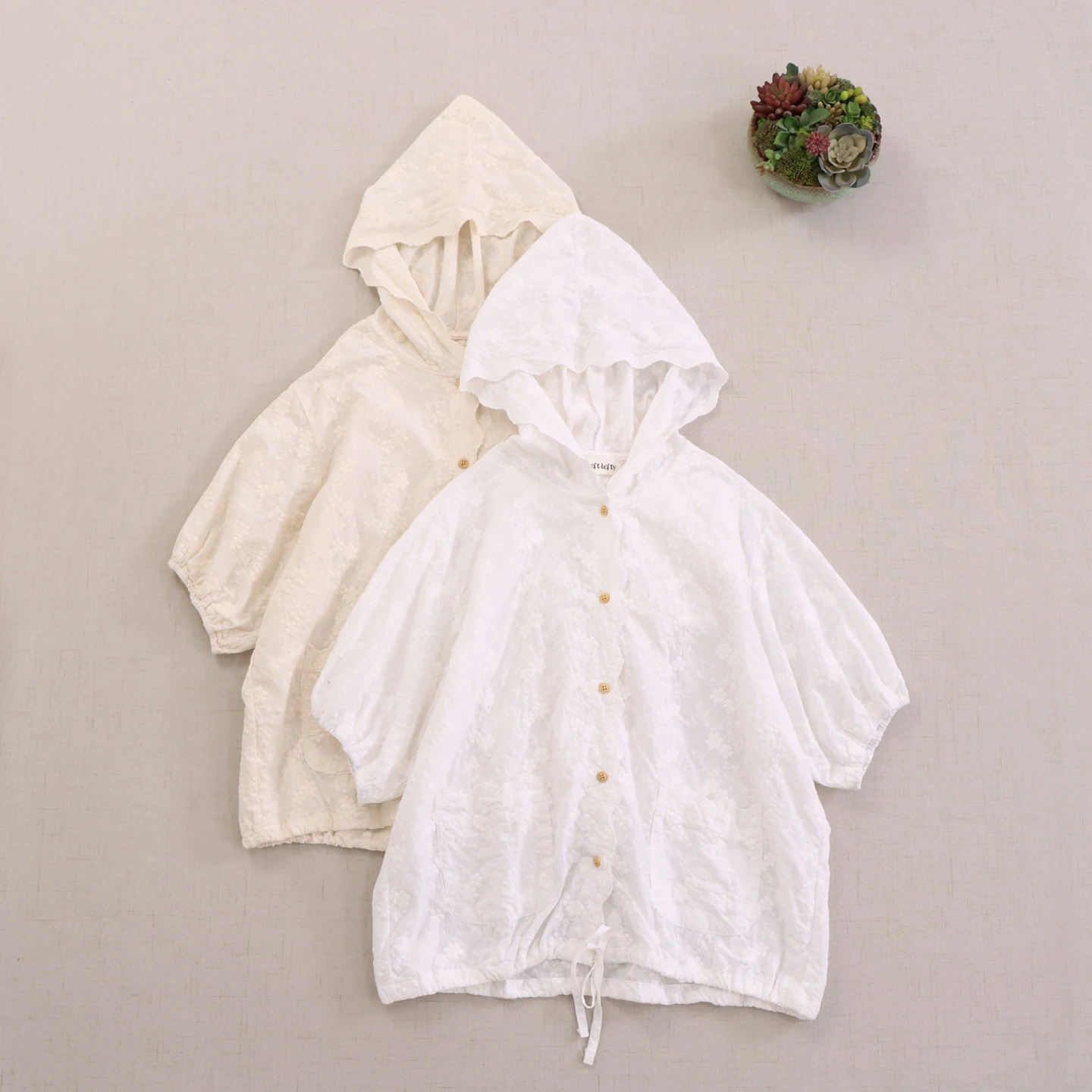Japanese Sweet Mori Girl 3D Flower Embroidery 100% Cotton Hooded Shirts Women Summer Solid Color Long Sleeve Casual Blouse Tops
Japanese Sweet Mori Girl 3D Flower Embroidery 100% Cotton Hooded Shirts Women Summer Solid Color Long Sleeve Casual Blouse Tops