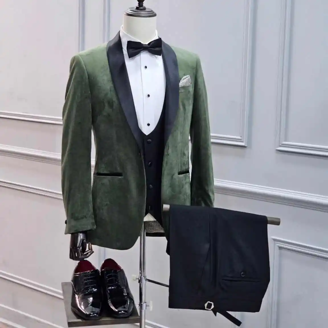 Модный бархатный свадебный мужской костюм, деловой костюм на заказ, вечерние смокинг, комплект из 2 предметов, пальто, брюки, вечерние, певица, жених, размер по индивидуальному заказу
Модный бархатный свадебный мужской костюм, деловой костюм на заказ, вечерние смокинг, комплект из 2 предметов, пальто, брюки, вечерние, певица, жених, размер по индивидуальному заказу
