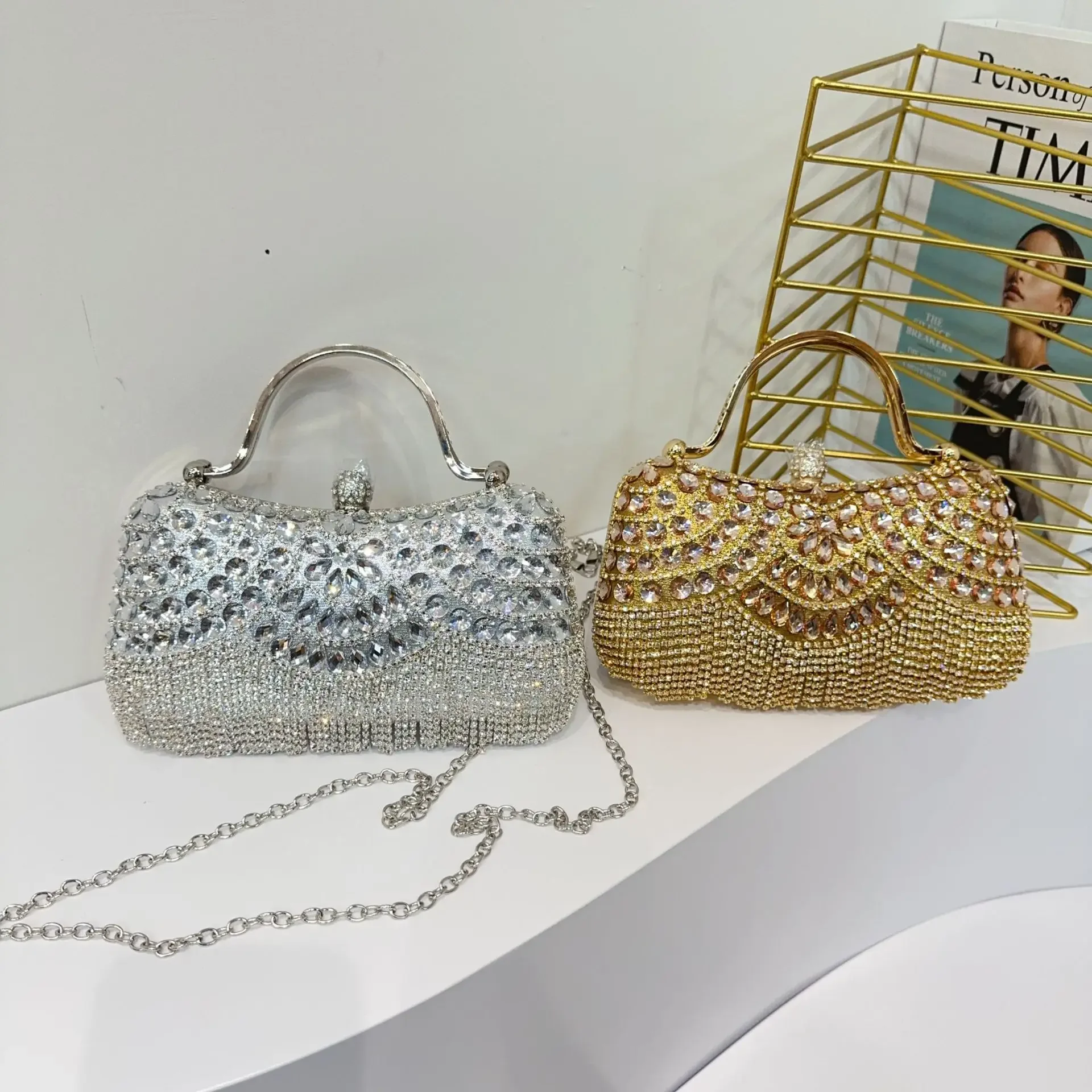 Роскошные женские банкетные сумки 2025 года, новые вечерние сумки с кисточками и бриллиантами, женский свадебный кошелек, вечерние клатчи из бисера
Роскошные женские банкетные сумки 2025 года, новые вечерние сумки с кисточками и бриллиантами, женский свадебный кошелек, вечерние клатчи из бисера