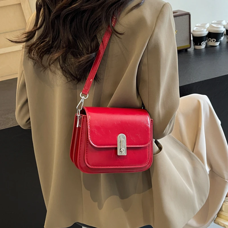 Women's Bags 2024 Autumn New Fashion Versatile Small Square Handbags Korean Simple Single Shoulder Crossbody Bag Wedding Pouch
Women's Bags 2024 Autumn New Fashion Versatile Small Square Handbags Korean Simple Single Shoulder Crossbody Bag Wedding Pouch 