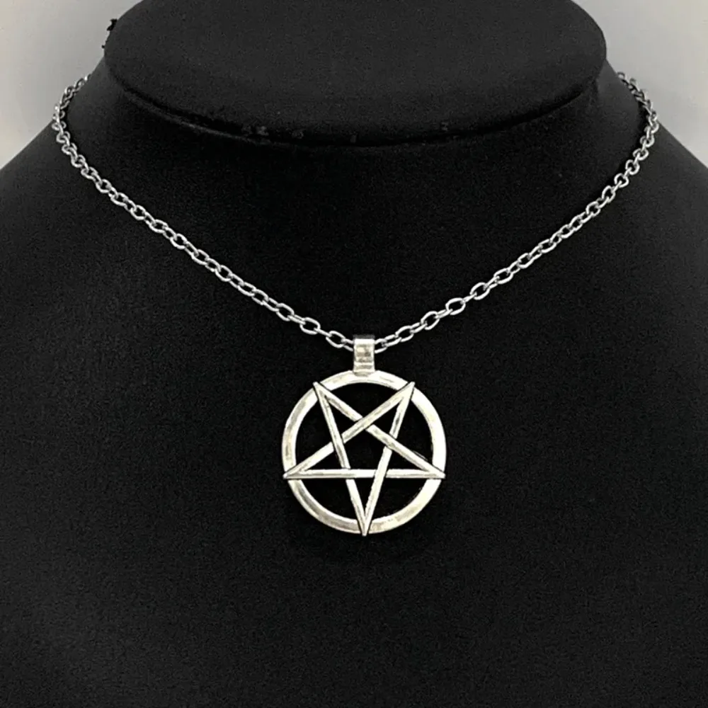 Fashion Inverted Pentagram Pendant Satanic Symbol Necklace Unisex Amulet Jewelry
Fashion Inverted Pentagram Pendant Satanic Symbol Necklace Unisex Amulet Jewelry