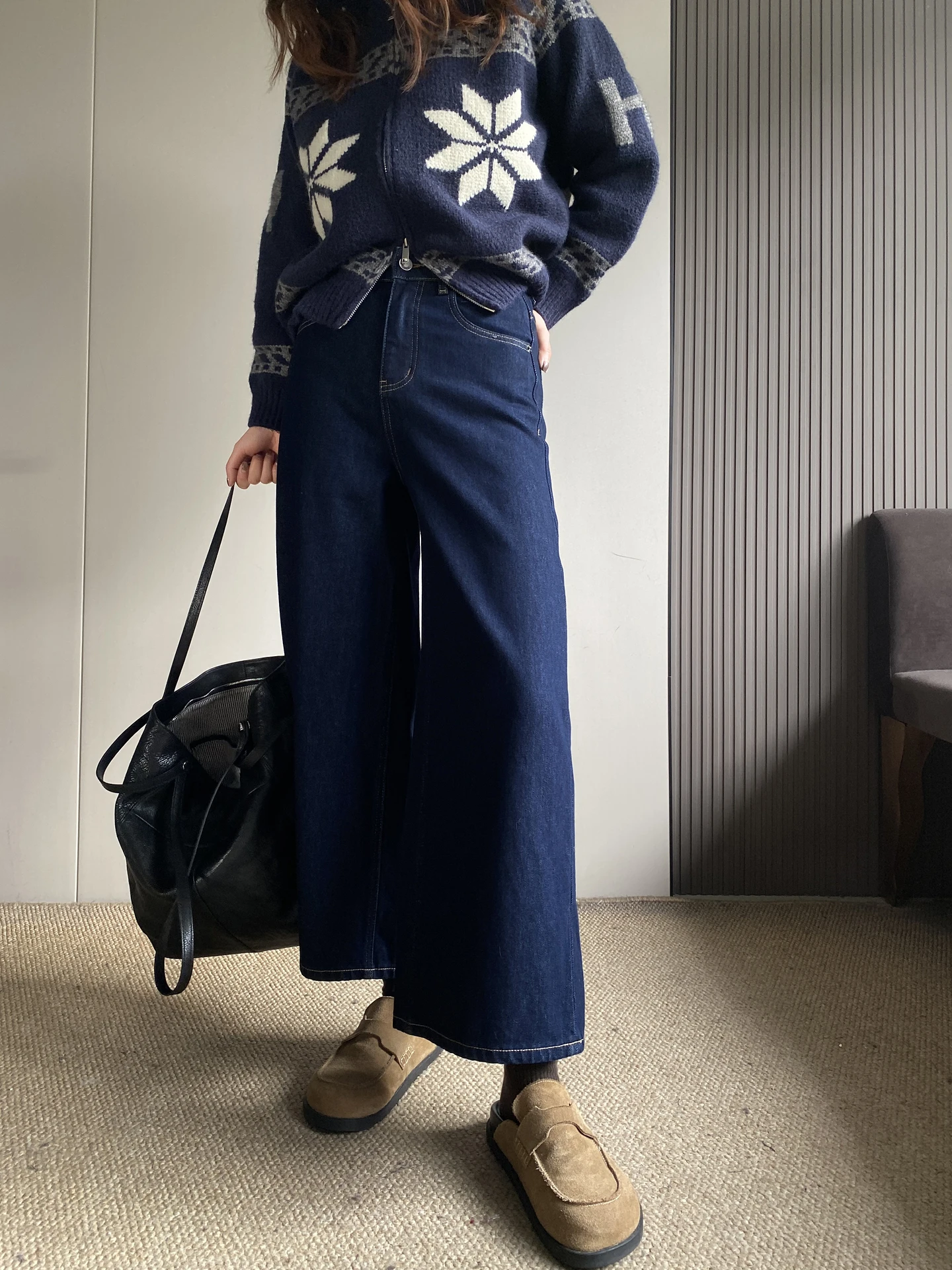 Женские джинсы Deep Blue Fce с широкими штанинами, осенне-зимние, новые, с высокой талией, свободные, повседневные, прямые брюки
Женские джинсы Deep Blue Fce с широкими штанинами, осенне-зимние, новые, с высокой талией, свободные, повседневные, прямые брюки