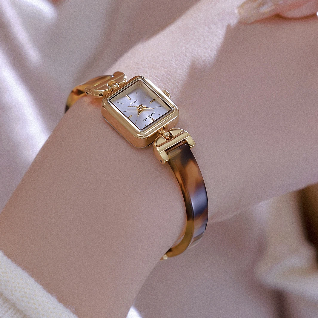 2025 НОВЫЕ винтажные роскошные черепаховые янтарные водонепроницаемые женские наручные часы, элегантные темпераментные часы для женщин
2025 НОВЫЕ винтажные роскошные черепаховые янтарные водонепроницаемые женские наручные часы, элегантные темпераментные часы для женщин