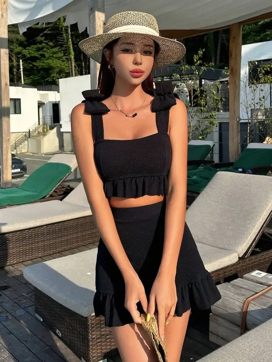 Black Ruffle Hem Tankini Set For Beach Vacation Summer
Black Ruffle Hem Tankini Set For Beach Vacation Summer